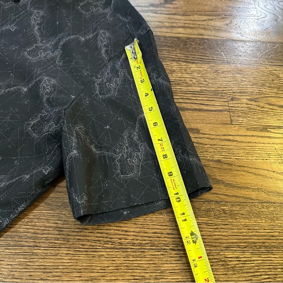 Men L abstract print short sleeve top button up black - Picture 5 of 10